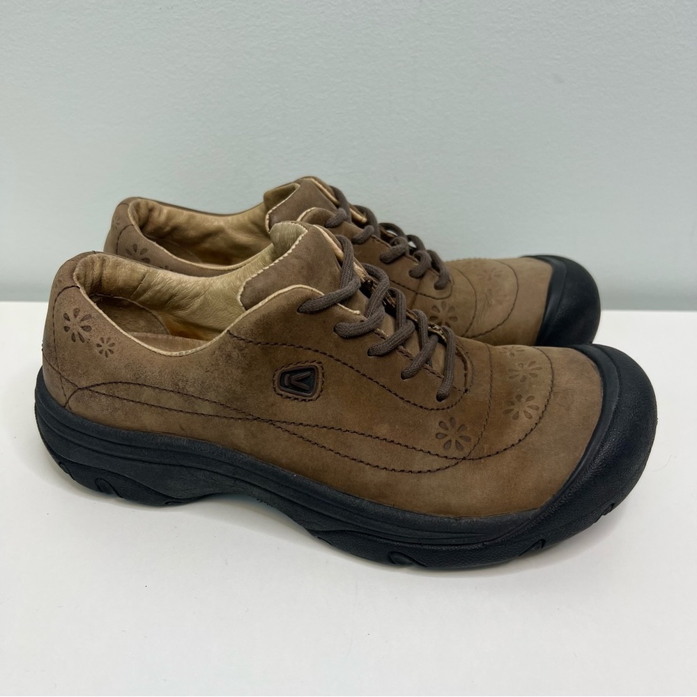 KEEN Womens Size US 7.5 Walking Shoes Brown Leather Lace Up Hiking Trail Comfort